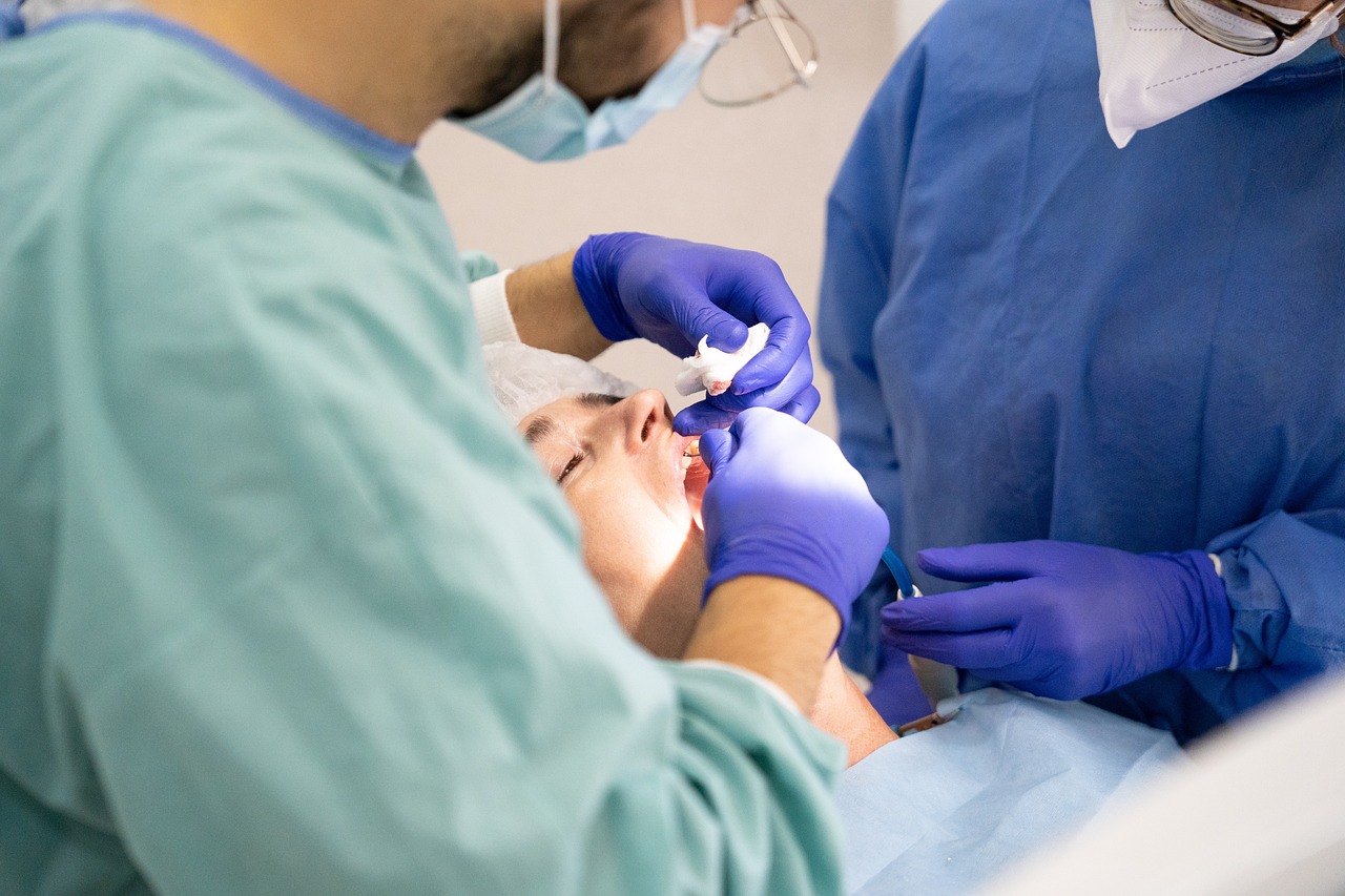 Ankara İnvisalign Doktor - Invisalign ve Sabit Retainer: Hangisi Daha İyi Gece Kullanımı İçin Uygun?