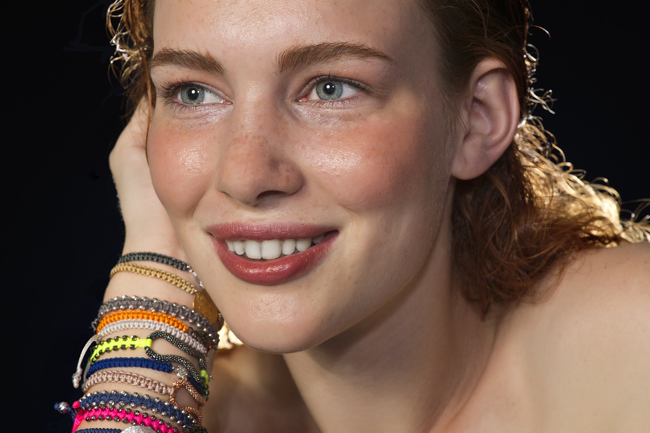 Ankara İnvisalign Doktor - Yumuşatıcı Tabletlerle Invisalign Plaklarının Temizlenmesi