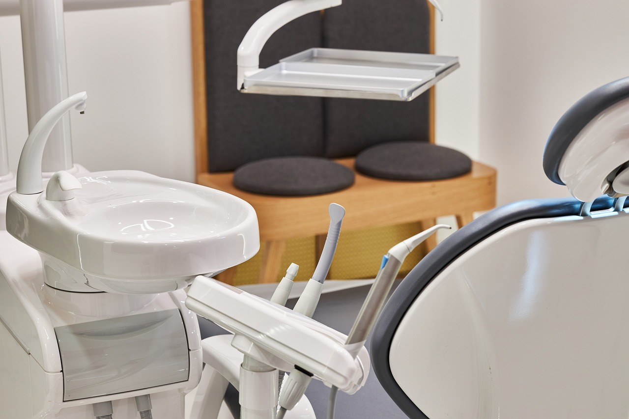 Ankara İnvisalign Doktor - Invisalign ve Sabit Retainer: Hangisi Daha İyi Gece Kullanımı İçin Uygun?