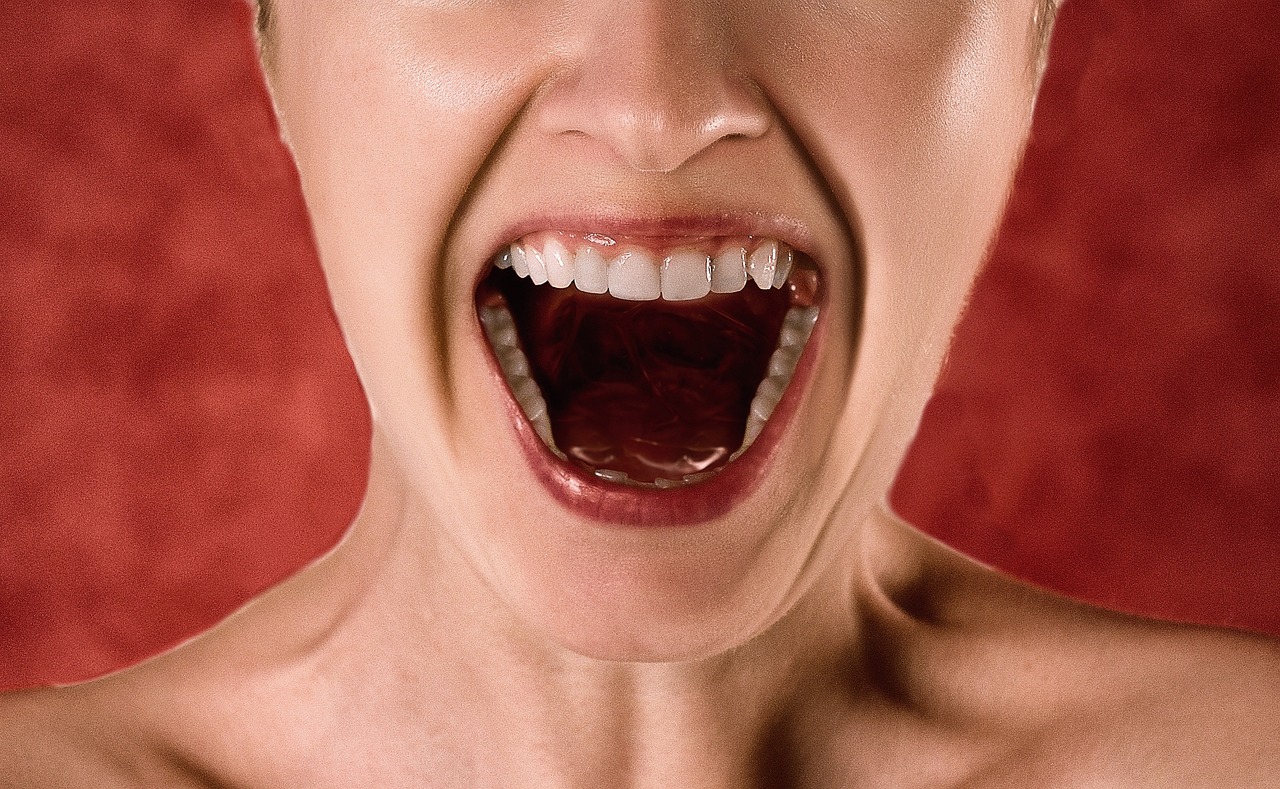Ankara İnvisalign Doktor - Invisalign ve Sabit Retainer: Hangisi Daha İyi Gece Kullanımı İçin Uygun?