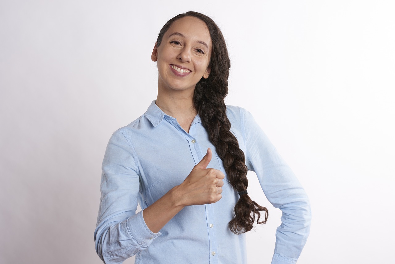 Ankara İnvisalign Klinik - Invisalign vs. Şeffaf Tel Tedavisi: Konuşma ve Yutma Üzerindeki Etkiler Karşılaştırması