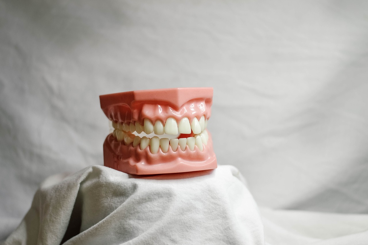 Ankara İnvisalign Doktor - Diğer Ağız Bakım Araçlarını Invisalign Plaklarınızla Nasıl Senkronize Hale Getirebilirsiniz?