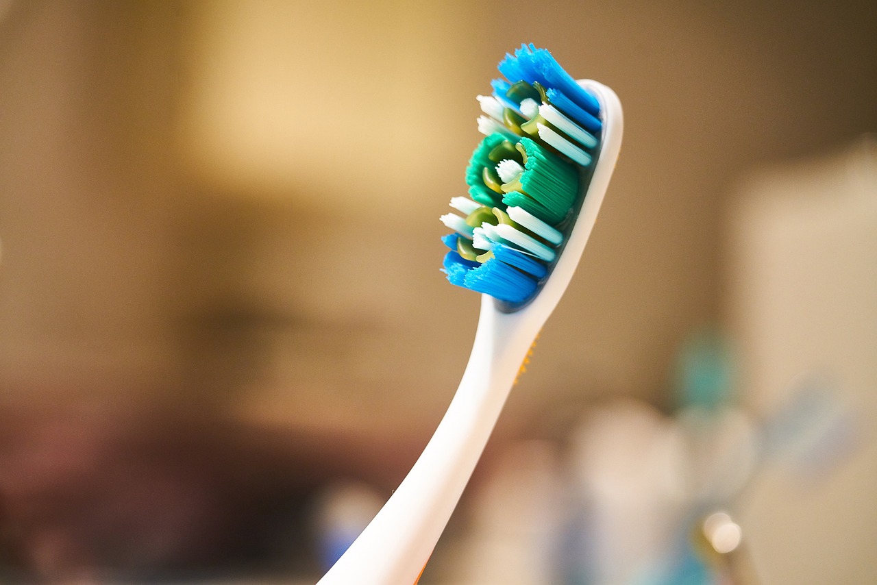 Ankara Şeffaf Plak Tedavisi - Invisalign Tedavisinde Diş Fırçalama ve Diş İpi Kullanımının Estetik Gülüşe Katkısı