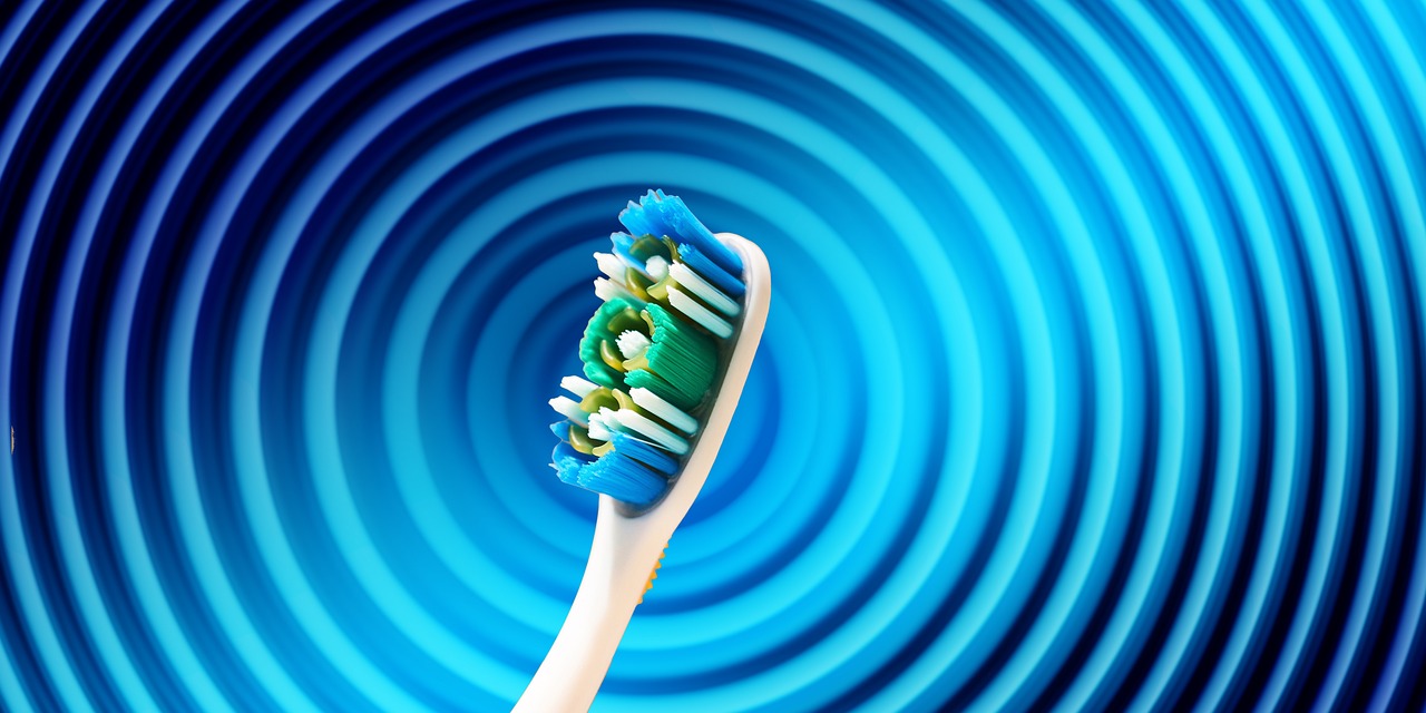 Ankara İnvisalign Doktor - Diğer Ağız Bakım Araçlarını Invisalign Plaklarınızla Nasıl Senkronize Hale Getirebilirsiniz?